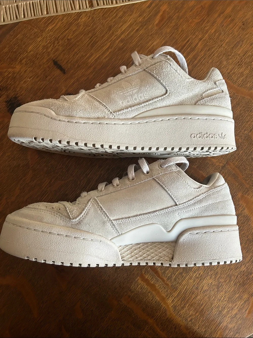 adidas Light Beige Green Low-Top Thick Sole Sneakers Women’s 9.5